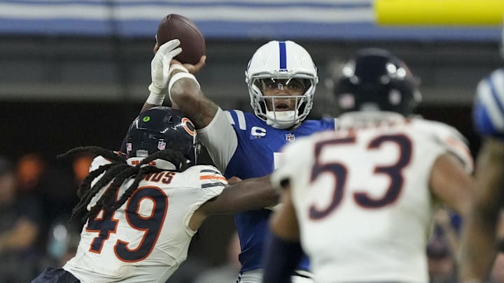 Sep 22, 2024; Indianapolis, Indiana, USA; Chicago Bears linebacker Tremaine Edmunds (49) moves in on Indianapolis Colts quarterback Anthony Richardson (5) on during a game against the Chicago Bear at Lucas Oil Stadium. Mandatory Credit: Grace Hollars USA TODAY Network via Imagn Images Sep 22, 2024; Indianapolis, Indiana, USA; Chicago Bears linebacker Tremaine Edmunds (49) moves in on Indianapolis Colts quarterback Anthony Richardson (5) on during a game against the Chicago Bear at Lucas Oil Stadium. Mandatory Credit: Grace Hollars USA TODAY Network via Imagn Images