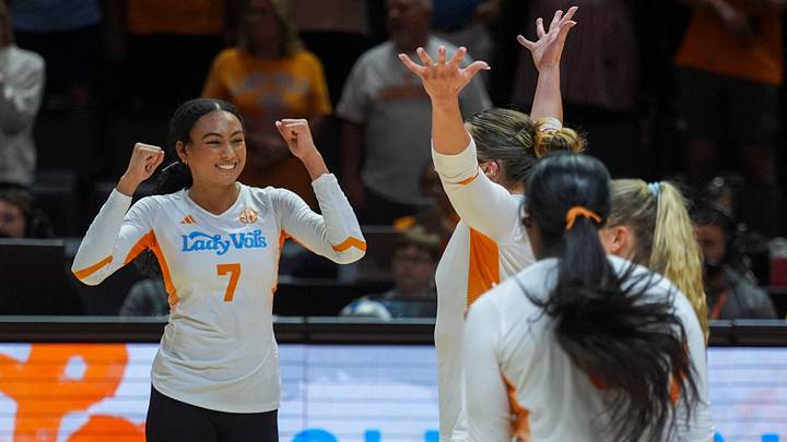Tennessee’s Jalyn Stout (7) celebrates with teammates after winning a NCAA volleyball game against Illinois at Thompson-Boling Arena at Food City Center in Knoxville, Tenn., on Sept. 1, 2026. Tennessee’s Jalyn Stout (7) celebrates with teammates after winning a NCAA volleyball game against Illinois at Thompson-Boling Arena at Food City Center in Knoxville, Tenn., on Sept. 1, 2026.