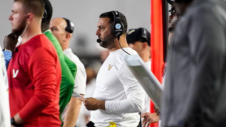 Vanderbilt defensive coordinator Steve Gregory works with his team against Georgia State during the first quarter at FirstBank Stadium in Nashville, Tenn., Saturday, Sept. 20, 2025. Vanderbilt defensive coordinator Steve Gregory works with his team against Georgia State during the first quarter at FirstBank Stadium in Nashville, Tenn., Saturday, Sept. 20, 2025.