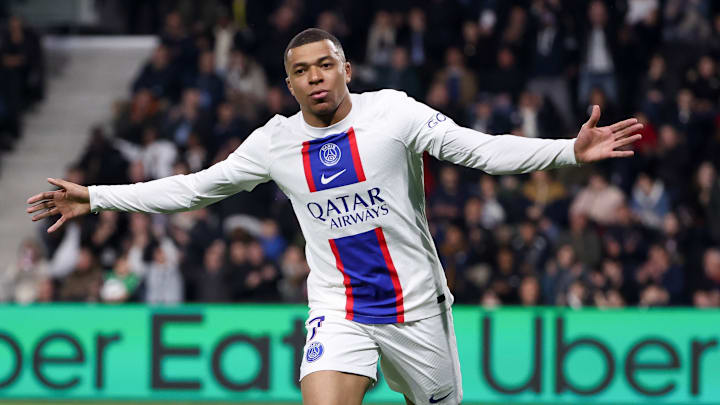 Kylian Mbappé réduit la marque sur un but fou