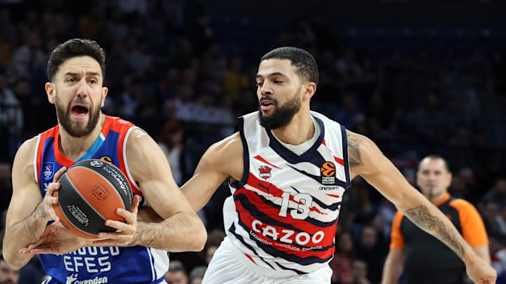 Anadolu Efes v Cazoo Baskonia - Turkish Airlines EuroLeague