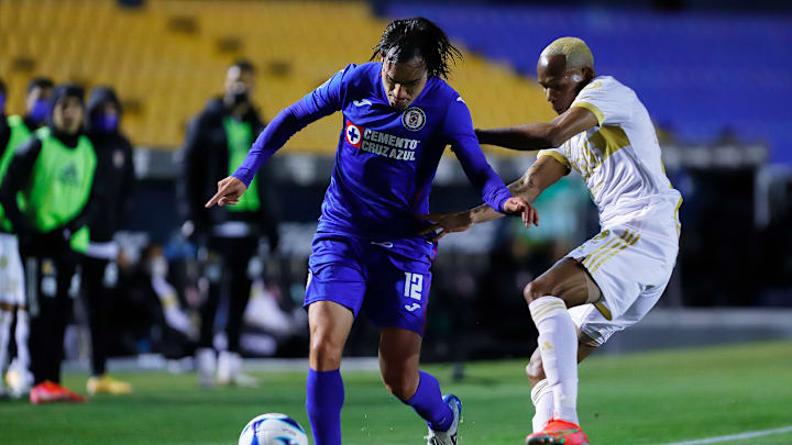 Tigres UANL v Cruz Azul