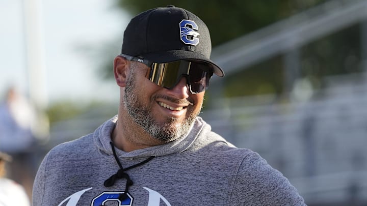 Former Nebraska football offensive lineman Dominic Raiola prepares for a game