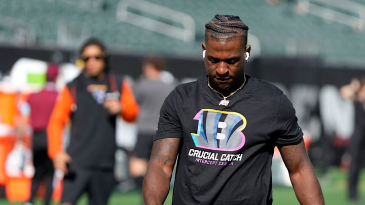Cincinnati Bengals cornerback Mike Hilton (21) takes the field for warm-ups before the NFL Week 5 matchup against the Baltimore Ravens Sunday October 6, 2024 at Payor Stadium.