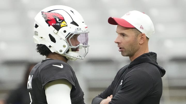 Arizona Cardinals quarterback Kyler Murray (1) talks with head coach Jonathan Gannon during training camp at State Farm Stadium in Glendale on Aug. 6, 2025.