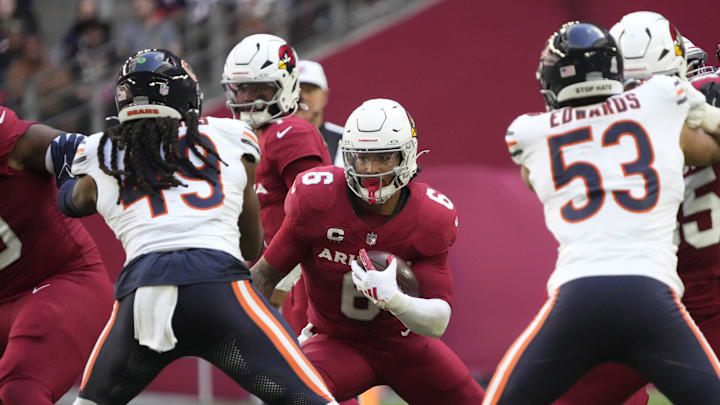 James Conner looks for running room against the Bears defense en route to 107 yards rushing in a 29-9 Arizona victory.