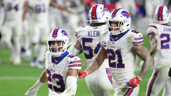Dec 7, 2020; Glendale, Arizona, USA; Buffalo Bills safety Micah Hyde (23) celebrates after recovering a fumble against the San Francisco 49ers during the third quarter Dec 7, 2020; Glendale, Arizona, USA; Buffalo Bills safety Micah Hyde (23) celebrates after recovering a fumble against the San Francisco 49ers during the third quarter