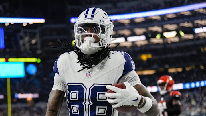 Dallas Cowboys wide receiver CeeDee Lamb makes a touchdown over the Cincinnati Bengals Dallas Cowboys wide receiver CeeDee Lamb makes a touchdown over the Cincinnati Bengals