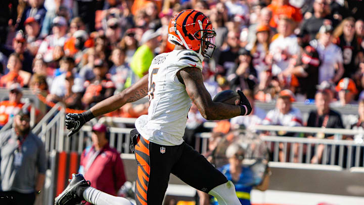 Cincinnati Bengals wide receiver Tee Higgins (5) runs to the end zone for a touchdown over the Cleveland Browns.