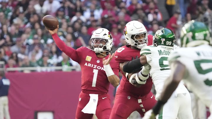 Arizona Cardinals quarterback Kyler Murray (1) delivers a pass against the New York Jets during the first quarter at State Farm Stadium in Glendale on Nov. 10, 2024.