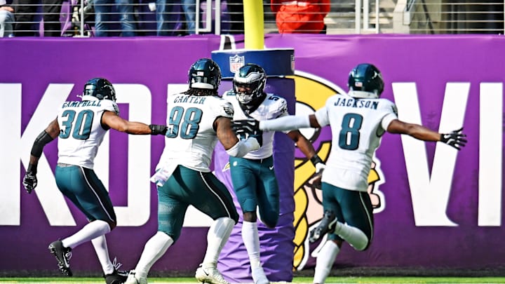 Oct 19, 2025; Minneapolis, Minnesota, USA; Philadelphia Eagles linebacker Jalyx Hunt (58) reacts with teammates after a play during the second half against the Minnesota Vikings at U.S. Bank Stadium. Oct 19, 2025; Minneapolis, Minnesota, USA; Philadelphia Eagles linebacker Jalyx Hunt (58) reacts with teammates after a play during the second half against the Minnesota Vikings at U.S. Bank Stadium.