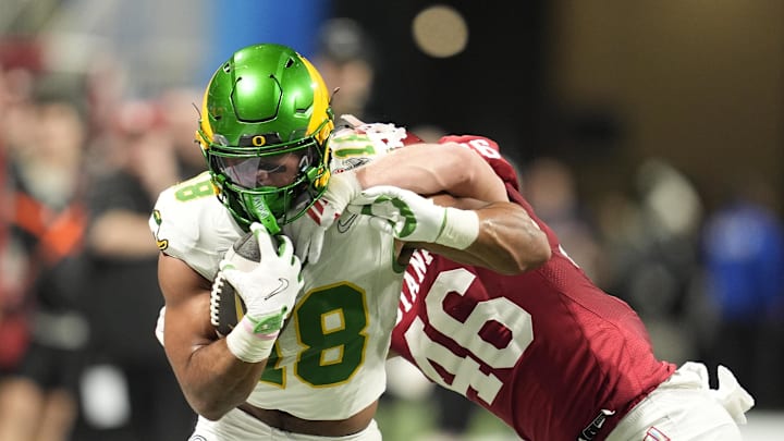 Oregon Ducks tight end Kenyon Sadiq (18) runs against Indiana Hoosiers linebacker Isaiah Jones 