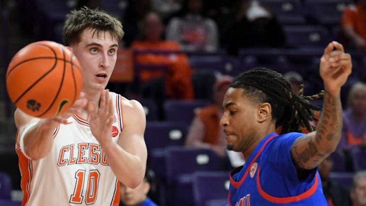 Clemson defeated No. 24 SMU at Littlejohn Coliseum on Wednesday night, moving to 3-0 in the ACC. 