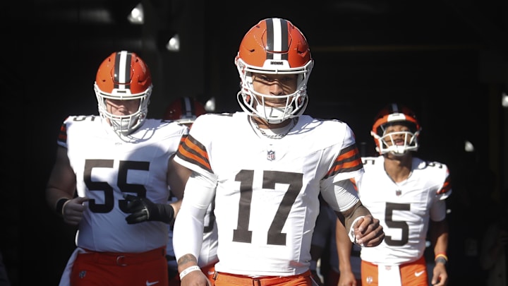 Dec 8, 2024; Pittsburgh, Pennsylvania, USA; Cleveland Browns quarterback Dorian Thompson-Robinson (17) takes the field to play the Pittsburgh Steelers at Acrisure Stadium. Mandatory Credit: Charles LeClaire-Imagn Images Dec 8, 2024; Pittsburgh, Pennsylvania, USA; Cleveland Browns quarterback Dorian Thompson-Robinson (17) takes the field to play the Pittsburgh Steelers at Acrisure Stadium. Mandatory Credit: Charles LeClaire-Imagn Images