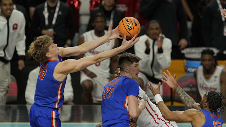 Florida Gators forward Thomas Haugh (10) 
