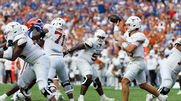 Oct 4, 2025; Gainesville, Florida, USA; Texas Longhorns quarterback Arch Manning (16) throws the ball against the Florida Gators during the second half at Ben Hill Griffin Stadium. Mandatory Credit: Matt Pendleton-Imagn Images Oct 4, 2025; Gainesville, Florida, USA; Texas Longhorns quarterback Arch Manning (16) throws the ball against the Florida Gators during the second half at Ben Hill Griffin Stadium. Mandatory Credit: Matt Pendleton-Imagn Images