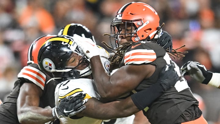 Pittsburgh Steelers v Cleveland Browns