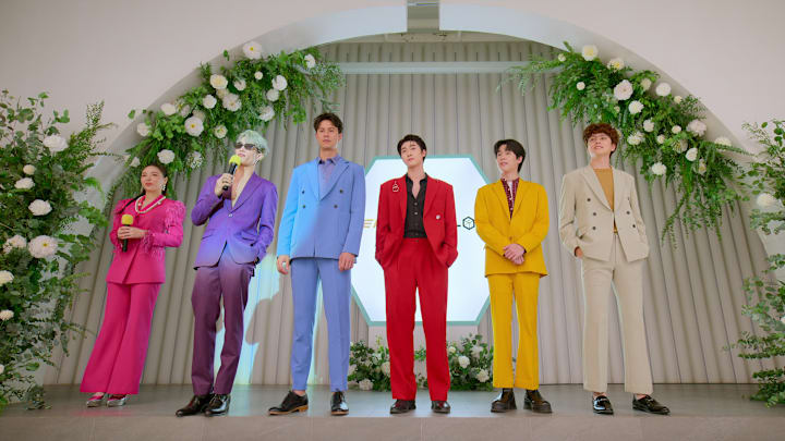 Ready Set Love. (L to R) Niparporn Thitithanakarn (Zani) (นิภาภรณ์ ฐิติธนการ) as Tiew, Tharathorn Bhumirat (Pu) (ธราธร ภูมิรัตน) as Max, Trisanu Soranun (Man) (ธฤษณุ สรนันท์) as Almond, Pongtiwat Tangwancharoen (Blue) (พงศ์ทิวัตถ์ ตั้งวันเจริญ) as Son, Chayapak Tunprayoon (New) (ชยภัค ตันประยูร) as Paper, Ryota Ohmi(Ryota) (เรียวตะ โอมิ) as Jin in Ready Set Love. Cr. Courtesy of Netflix © 2023
