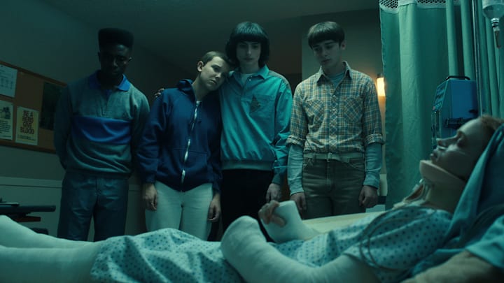 STRANGER THINGS. (L to R) Caleb McLaughlin as Lucas Sinclair, Millie Bobby Brown as Eleven, Finn Wolfhard as Mike Wheeler, Noah Schnapp as Will Byers, and Sadie Sink as Max Mayfield in STRANGER THINGS. Cr. Courtesy of Netflix © 2022