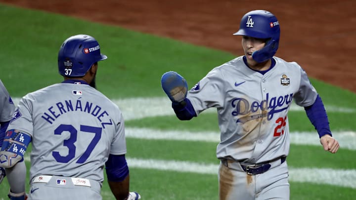 Los Angeles Dodgers outfielder Tommy Edman (25) celebrates with outfielder Teoscar Hernandez.