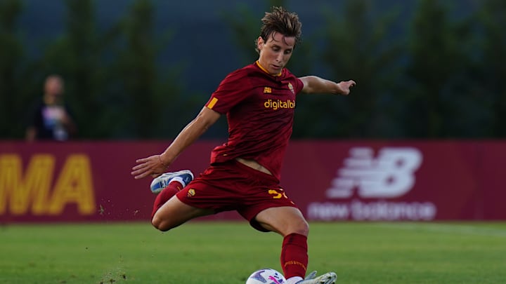 Edoardo Bove in azione con la maglia della Roma
