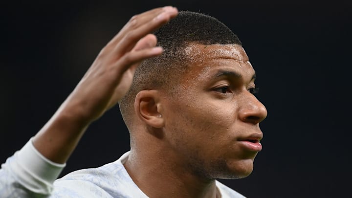 Peu en vue contre le Danemark, Kylian Mbappé a fait naître de nombreuses critiques sur Twitter