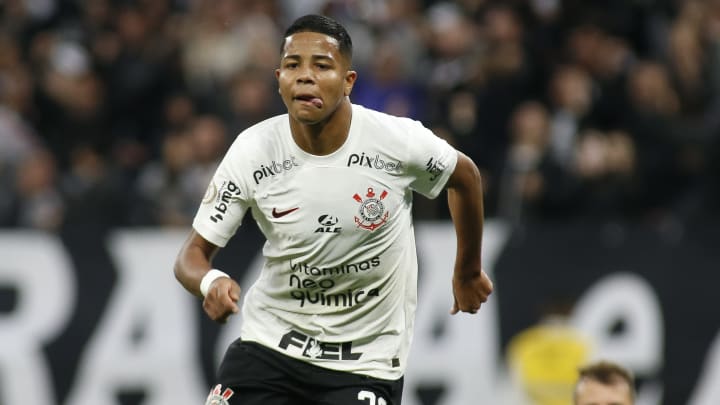 Wesley pode sair do XI inicial do Corinthians no Derby desta segunda-feira, 1º.