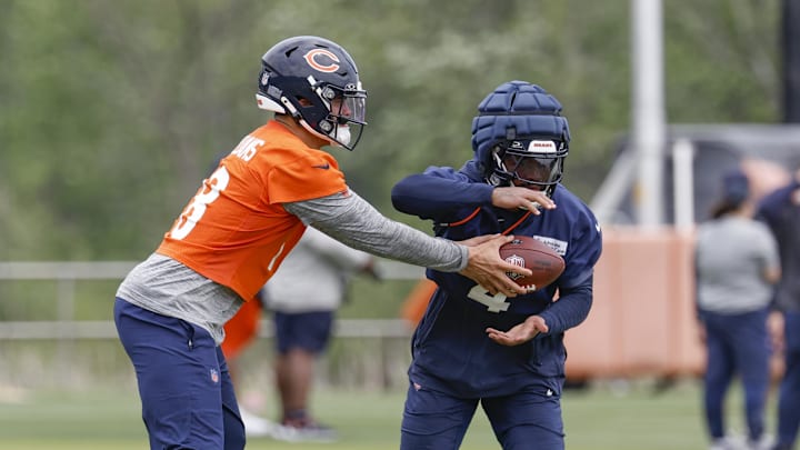 Jun 3, 2025; Lake Forest, IL, USA; Chicago Bears quarterback Caleb Williams (18) passes the ball to running back D'Andre Swift (4) during minicamp at Halas Hall. Mandatory Credit: Kamil Krzaczynski-Imagn Images