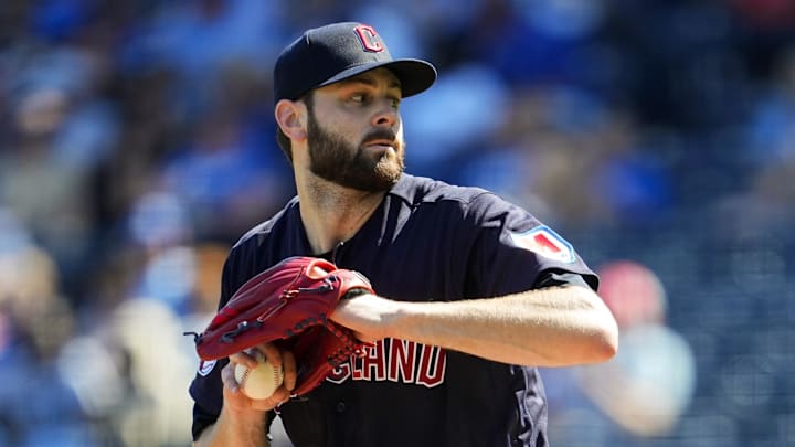 Cleveland Guardians starting pitcher Lucas Giolito (27)