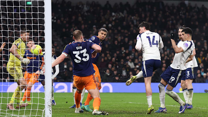 Tottenham Hotspur v Newcastle United - Premier League
