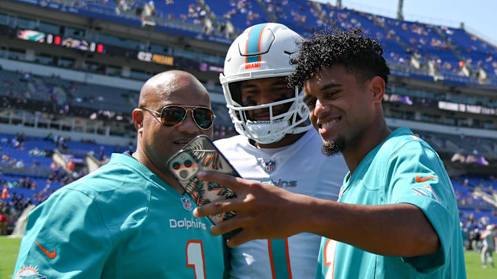 Maryland Terrapins quarterback Taulia Tagovailoa takes a selfie with Miami Dolphins quarterback Tua Tagovailoa (1) and their father Galu 