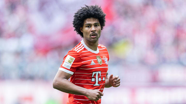 Serge Gnabry bleibt dem FCB treu