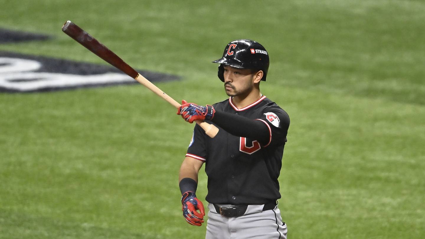 Cubs could land Steven Kwan in this trade that keeps Guardians ball alive