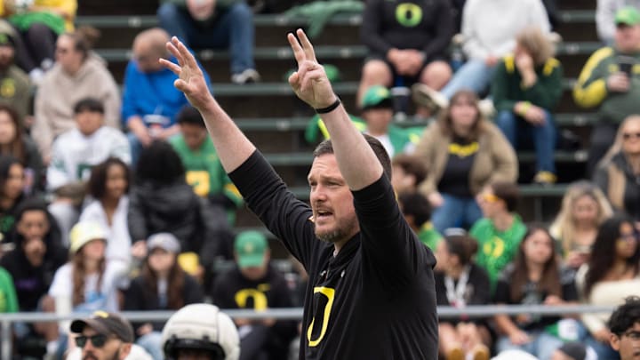 Oregon coach Dan Lanning rallies his team during warmups before the Oregon Spring game at Autzen in Eugene April 26, 2025 Oregon coach Dan Lanning rallies his team during warmups before the Oregon Spring game at Autzen in Eugene April 26, 2025