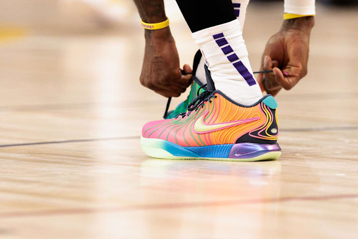 lebron james best selling shoes