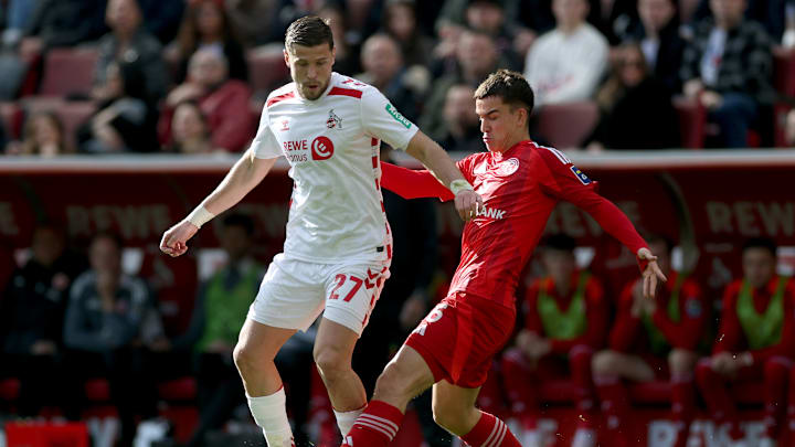 Zwischen Köln und Düsseldorf ging es auf und neben dem Platz zur Sache. Zwischen Köln und Düsseldorf ging es auf und neben dem Platz zur Sache.