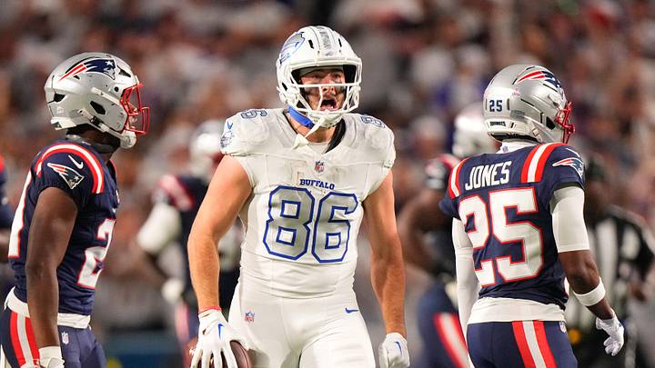 Oct 5, 2025; Orchard Park, New York, USA; Buffalo Bills tight end Dalton Kincaid (86) reacts to making a catch against the New England Patriots during the first half at Highmark Stadium. Oct 5, 2025; Orchard Park, New York, USA; Buffalo Bills tight end Dalton Kincaid (86) reacts to making a catch against the New England Patriots during the first half at Highmark Stadium.
