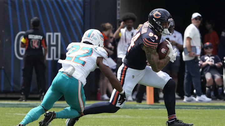 Aug 10, 2025; Chicago, Illinois, USA; Chicago Bears tight end Colston Loveland (84) catches a pas. Mandatory Credit: David Banks-Imagn Images
