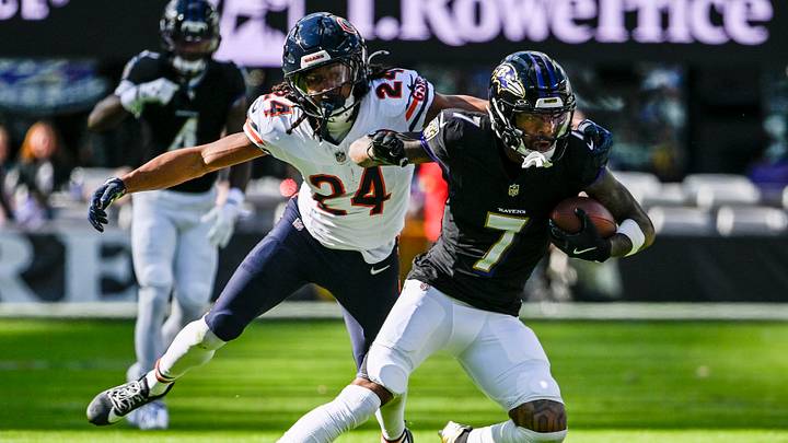 Oct 26, 2025; Baltimore, Maryland, USA; Baltimore Ravens wide receiver Rashod Bateman (7) rubs after the catch as Chicago Bears cornerback Nick McCloud (24) defends during the game at M&T Bank Stadium. Mandatory Credit: Tommy Gilligan-Imagn Images Oct 26, 2025; Baltimore, Maryland, USA; Baltimore Ravens wide receiver Rashod Bateman (7) rubs after the catch as Chicago Bears cornerback Nick McCloud (24) defends during the game at M&T Bank Stadium. Mandatory Credit: Tommy Gilligan-Imagn Images