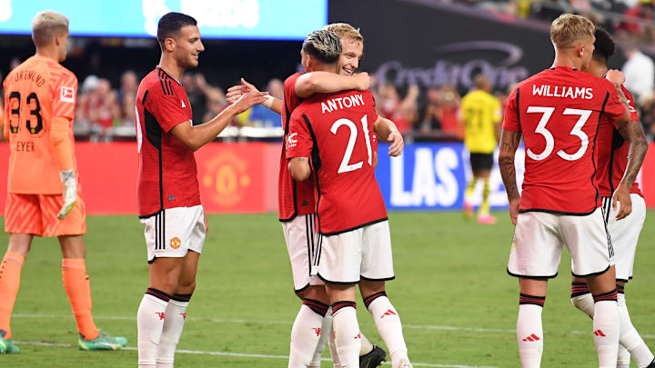 Jugadores del Manchester United celebran un gol. Jugadores del Manchester United celebran un gol.