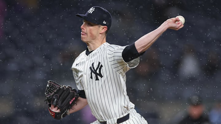 Apr 11, 2025; Bronx, New York, USA; New York Yankees relief pitcher Ryan Yarbrough (33) delivers a pitch during the first inning against the San Francisco Giants during the first inning at Yankee Stadium. Apr 11, 2025; Bronx, New York, USA; New York Yankees relief pitcher Ryan Yarbrough (33) delivers a pitch during the first inning against the San Francisco Giants during the first inning at Yankee Stadium.