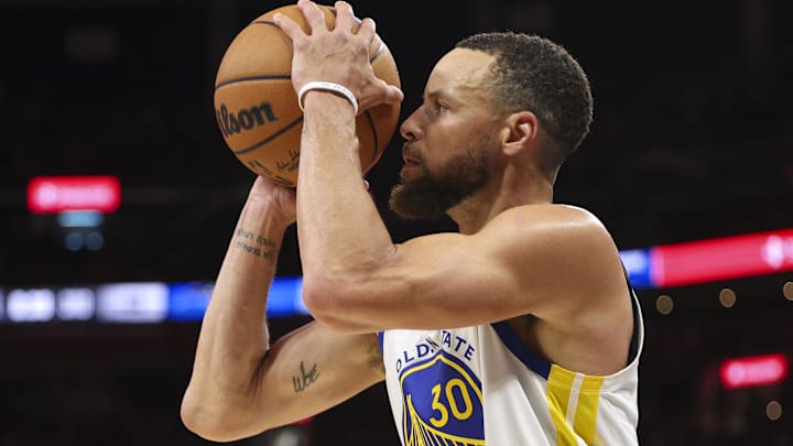 Golden State Warriors guard Stephen Curry (30) shoots the ball against the Orlando Magic in the third quarter at the Kia Center. 
