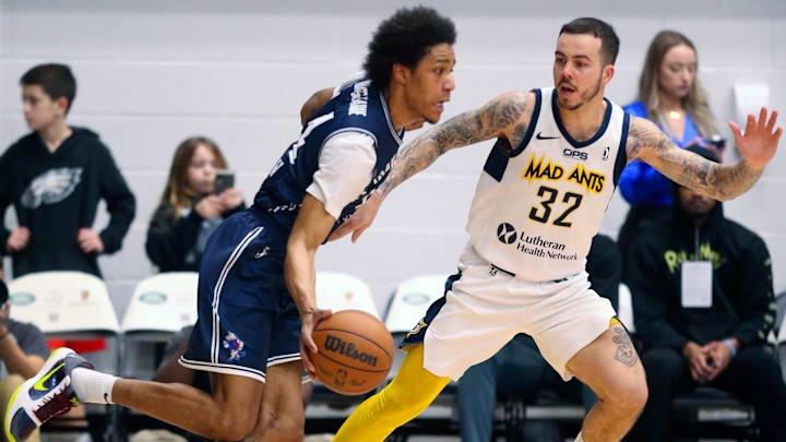 Delaware Blue Coats' Patrick McCaw (left) drives against Fort Wayne's Gabe York during the Blue Coats' loss, Friday, March 24, 2023 at the Chase Fieldhouse.
Basketball Wil Blue Coats Blue Bombers Photo Gallery Fort Wayne Mad Ants At Delaware Blue Coats Delaware Blue Coats' Patrick McCaw (left) drives against Fort Wayne's Gabe York during the Blue Coats' loss, Friday, March 24, 2023 at the Chase Fieldhouse.
Basketball Wil Blue Coats Blue Bombers Photo Gallery Fort Wayne Mad Ants At Delaware Blue Coats