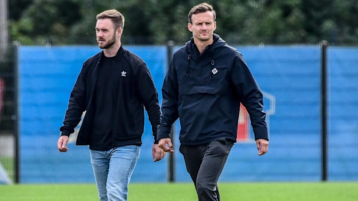Sebastian Dirscherl (l.) mit HSV-Sportchef Claus Costa