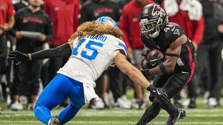Aug 8, 2025; Atlanta, Georgia, USA; Atlanta Falcons running back Elijah Dotson (41) runs against Detroit Lions linebacker Grant Stuard (15) during the first quarter at Mercedes-Benz Stadium. Mandatory Credit: Dale Zanine-Imagn Images