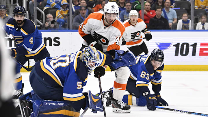Noah Cates returns from a broken foot as the Flyers finish up their road trip against the Blues. 