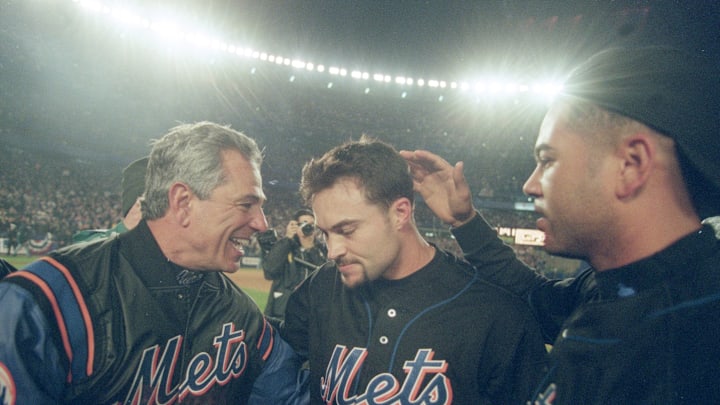 Mike Hampton (32) celebrates with manager Bobby Valentine after pitching a shutout in Game 5 of the 2000 NLCS to send the Mets to the World Series.