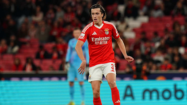 Bayern Munich are keeping a close eye on the situation of Álvaro Carreras at Benfica.