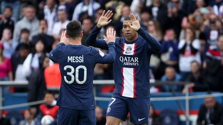 Lionel Messi et Kylian Mbappé sont titulaires ce soir