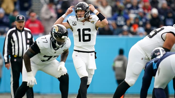 Jacksonville Jaguars quarterback Trevor Lawrence (16) gets in position against the Tennessee Titans
